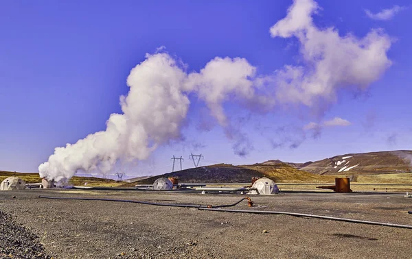 绿色能源地热发电厂在冰岛 — 图库照片