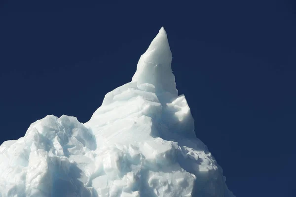 Ledovce v Grónsku na pozadí modré oblohy — Stock fotografie
