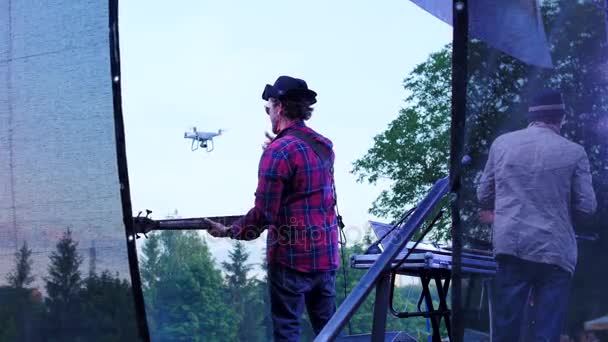 El concierto dispara al quadrocopter — Vídeos de Stock