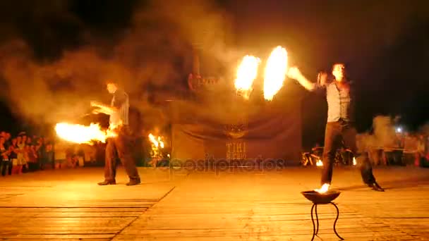 Feuerpräsentation der Gruppe "Schatten des Feuers"" — Stockvideo