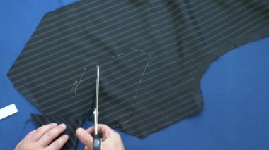 Kumaş Kesme eller Close-Up