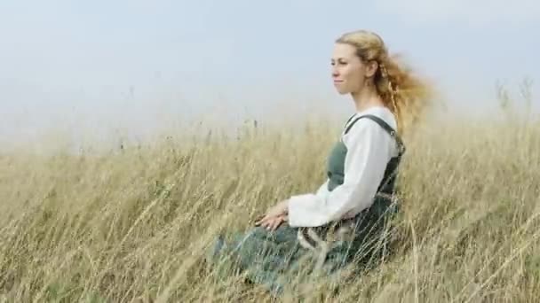 Portrait of Medieval woman Viking — Stock Video