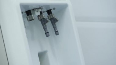 Tıbbi elinde eldiven, el probu temiz açar ve tatbikatlar koymak