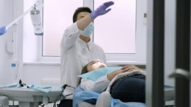 Diş hekimi diş tedavisi başlar.