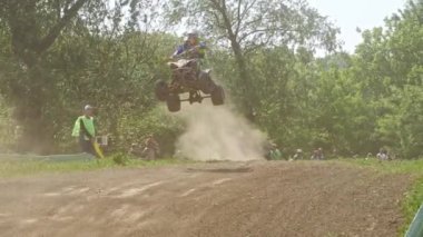 Chernivtsi, Ukrayna - 5 Mayıs, 2018: Wsc FIM Dünya Sidecarcross Şampiyonası. Çok yavaş hareket.
