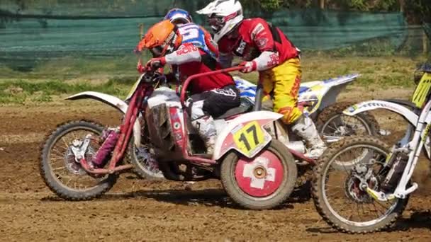 Černovice, Ukrajina - 5. května 2018: Sidecarcross Wsc Fim mistrovství světa. Super pomalý pohyb. — Stock video