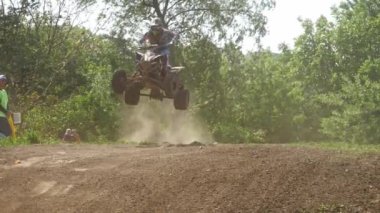 Chernivtsi, Ukrayna - 5 Mayıs, 2018: Wsc FIM Dünya Sidecarcross Şampiyonası. Çok yavaş hareket.