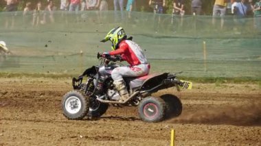 Chernivtsi, Ukrayna - 5 Mayıs, 2018: Wsc FIM Dünya Sidecarcross Şampiyonası. Çok yavaş hareket.