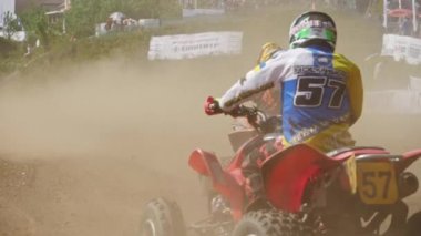 Chernivtsi, Ukrayna - 5 Mayıs, 2018: Wsc FIM Dünya Sidecarcross Şampiyonası. Çok yavaş hareket.