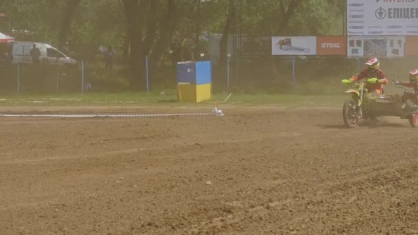 Černovice, Ukrajina - 5. května 2018: Sidecarcross Wsc Fim mistrovství světa. Zpomalený pohyb. — Stock video