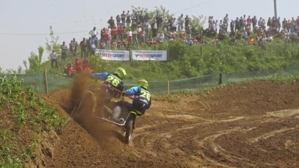 CHERNIVTSI, UKRAINE - 5 mai 2018 : Championnat du Monde FIM de Sidecarcross WSC. Mouvement lent . — Video