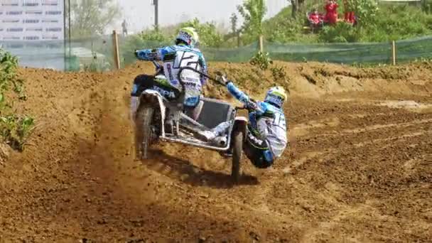 Černovice, Ukrajina - 5. května 2018: Sidecarcross Wsc Fim mistrovství světa. Zpomalený pohyb. — Stock video