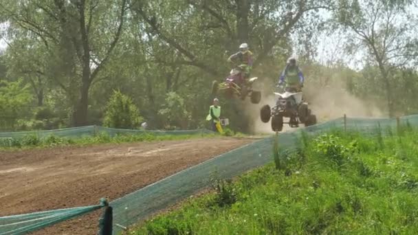 Černovice, Ukrajina - 5. května 2018: Sidecarcross Wsc Fim mistrovství světa. Zpomalený pohyb. — Stock video