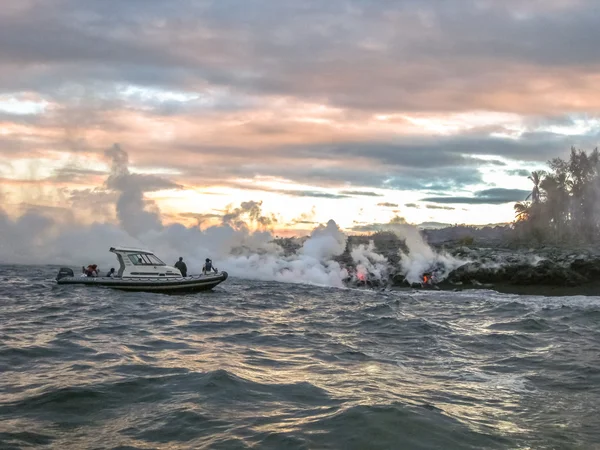 Lava boat tour Hawaii — Stock Photo, Image