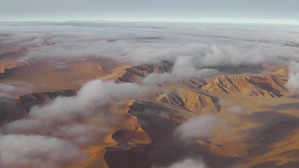 Çöl bulutlar uçuş — Stok video
