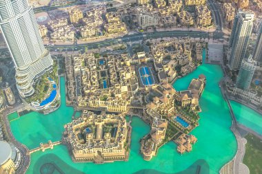 Uluslararası Dubai Kongre ve Sergi Sarayı göl manzarası