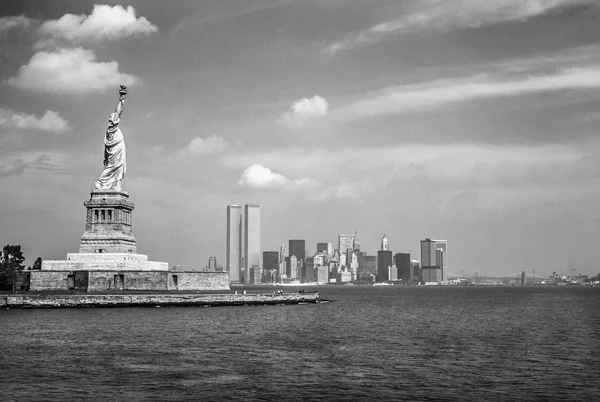 Staty av Liberty och Twin Towers — Stockfoto