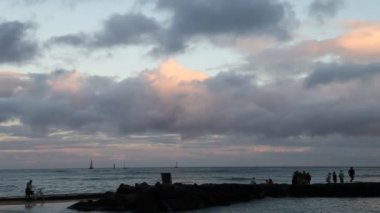 Hawaii kürek çekmeye sörf