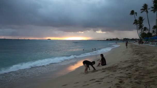 Plaży Waikiki w Honolulu — Wideo stockowe