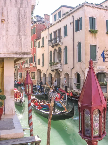 Gondola tour Italy — Stock Photo, Image