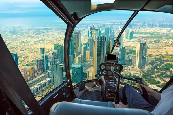 Helikopter Dubai şehir merkezinde