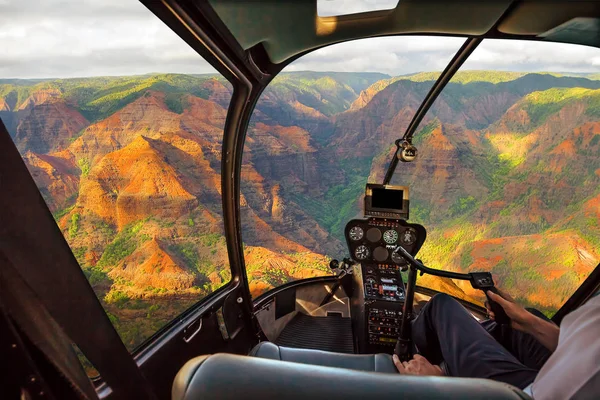 Helikopter na Hawajach Kanion Waimea — Zdjęcie stockowe