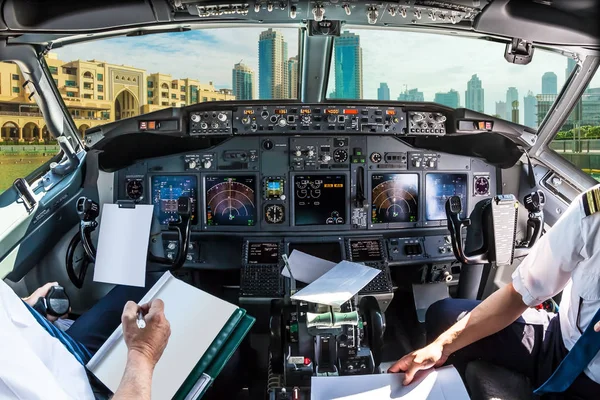 Dubai Skyline Cockpit — Stockfoto