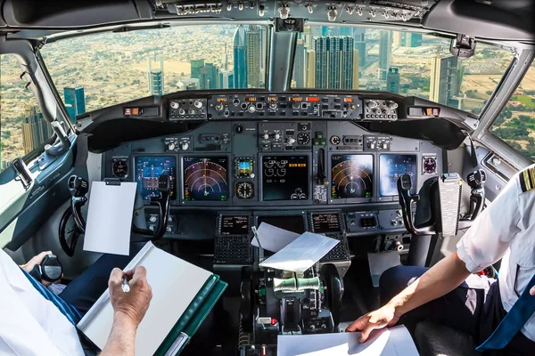 Cockpit in Dubais Innenstadt — Stockfoto