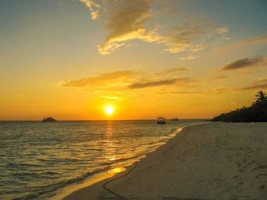 Tropikal deniz günbatımı arka plan