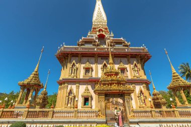 Tay tarzı düğün çifti giydir