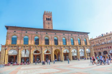 Şehir kırmızı otobüs Bologne