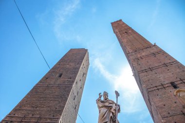 İki Bologna Kulesi