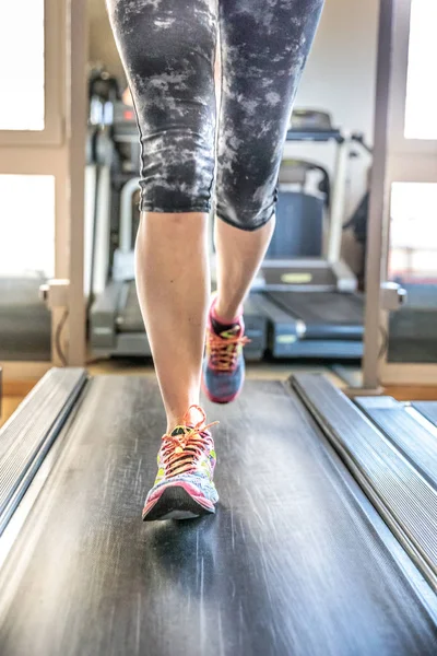 Woman feet runnig — Stock Photo, Image