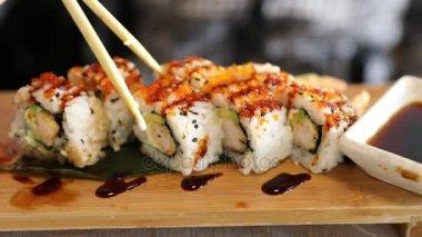 Uramaki karides tempura