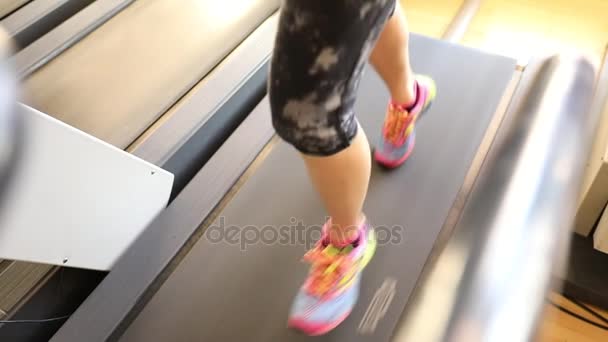 Running on tapis roulant — Stock video