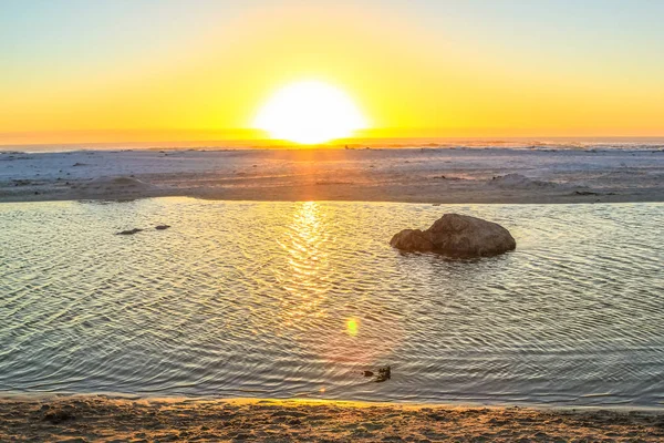 Puesta de sol sobre el mar —  Fotos de Stock