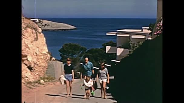 Ibiza familia turística — Vídeo de stock