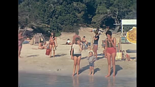 Bahía de Portinatx playa — Vídeo de stock