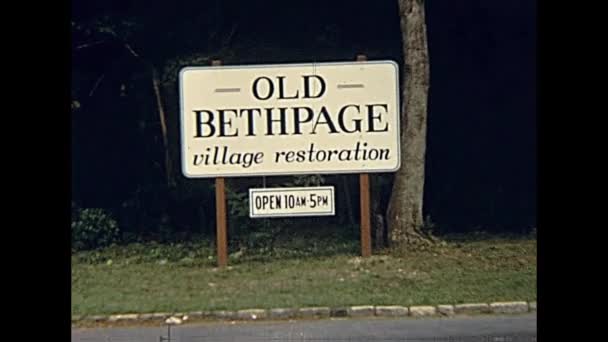 Old Bethpage dorp restauratie verkeersbord — Stockvideo