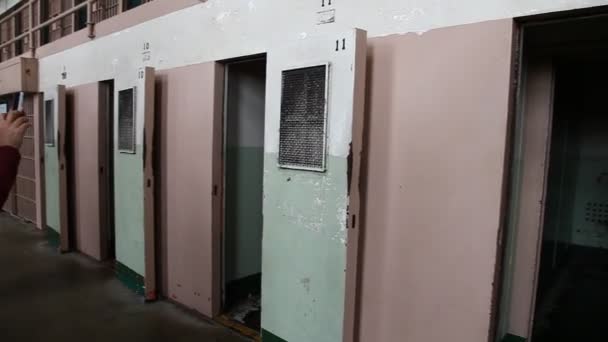 Alcatraz células de aislamiento — Vídeos de Stock