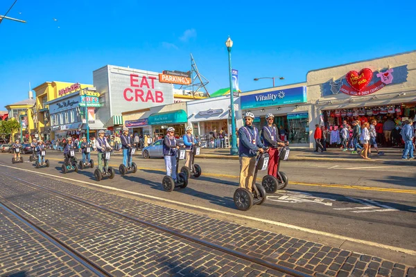 Menschen auf Segway-Tour — Stockfoto