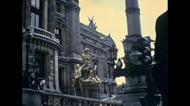 Parisi tarihi Opera Garnier