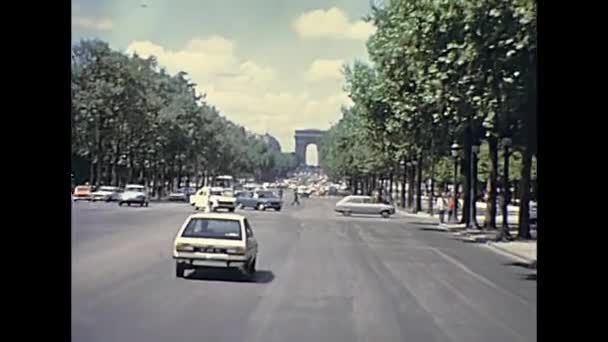 Avenue De La Grande Armee — Stockvideo