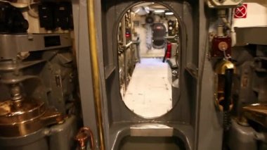 Denizaltı motoru kapı