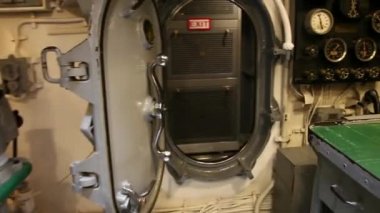 Denizaltı çıkış kapısı