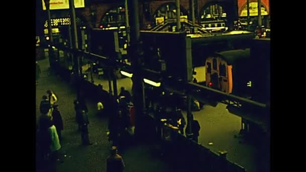 Victoria estación de tren — Vídeo de stock