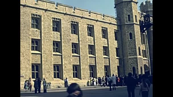 Tower of London turystów — Wideo stockowe