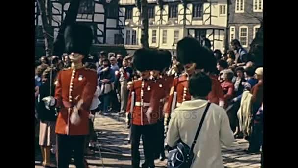 Guardias de Londres marchando — Vídeos de Stock