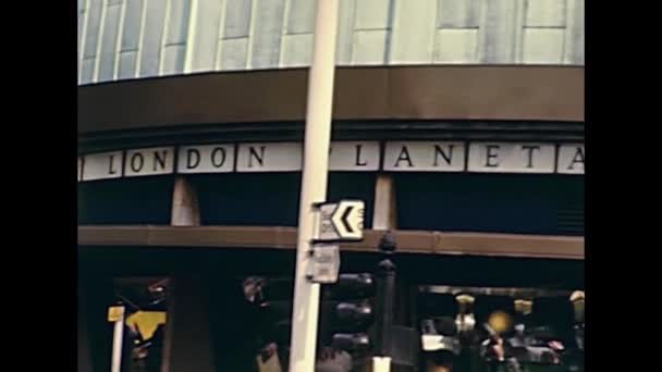 London planetarium entrance — Stock Video