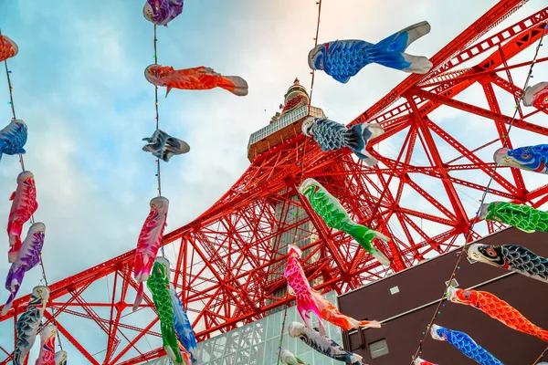 Koinobori in Tokyo Tower — Stockfoto